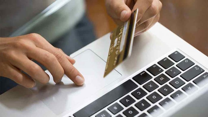 Vacanze: i consigli anti truffa per le prenotazioni online