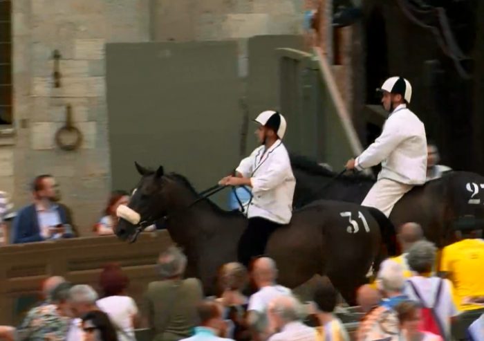 Palio 2 luglio 2022: tratta, le batterie in tempo reale