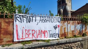 Potere al Popolo, striscione e volantinaggio per ex Fornace Arbia e mangimi Muratori a Taverne