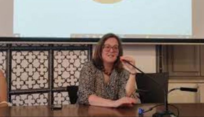 "Prima di interagire con il sindaco credo sia importante ascoltare cittadini e operatori"