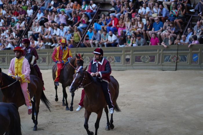Civetta, niente sbandierate durante la passeggiata storica in protesta contro l'esclusione