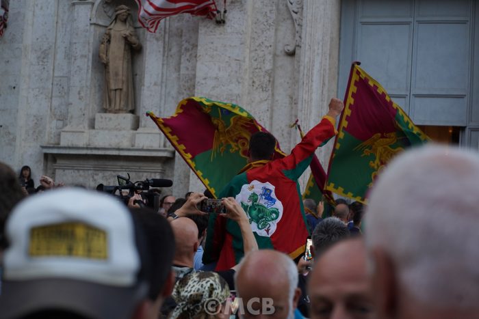 Maltempo, il Drago rimanda la festa nel rione. Programma invariato per la Cena della Vittoria