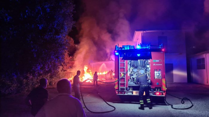 Incendio a Chiusi, gravi danni. Il sindaco: "Daremo all'azienda tutto il supporto possibile"