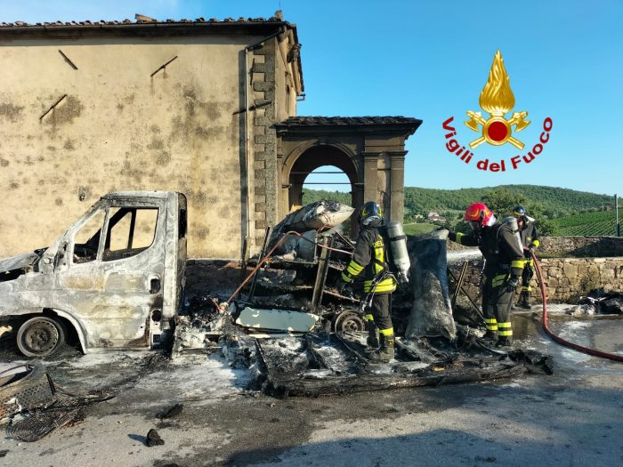Incendio a Radda in Chianti, danneggiata la Cappella Mercatale