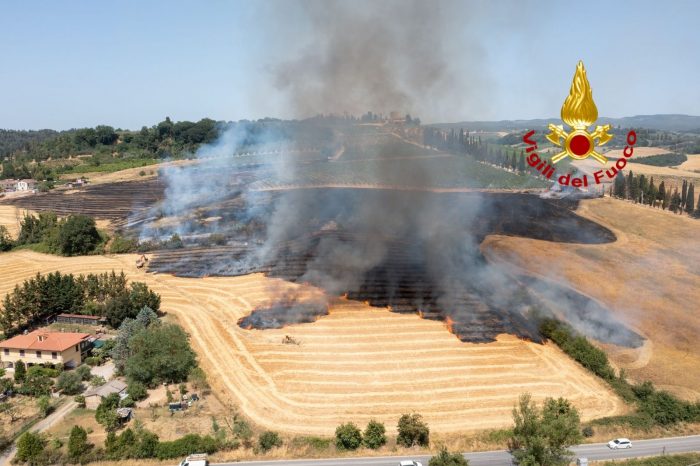 Domato l'incendio divampato a Poggibonsi, nessun danno per le abitazioni
