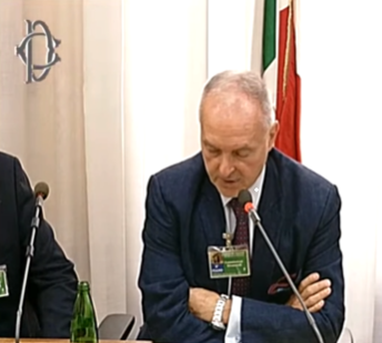 Maxi perizia David Rossi, resta il mistero su nove ferite. "Istigazione al suicidio? Agonizzante per 20 minuti, poteva essere salvato"