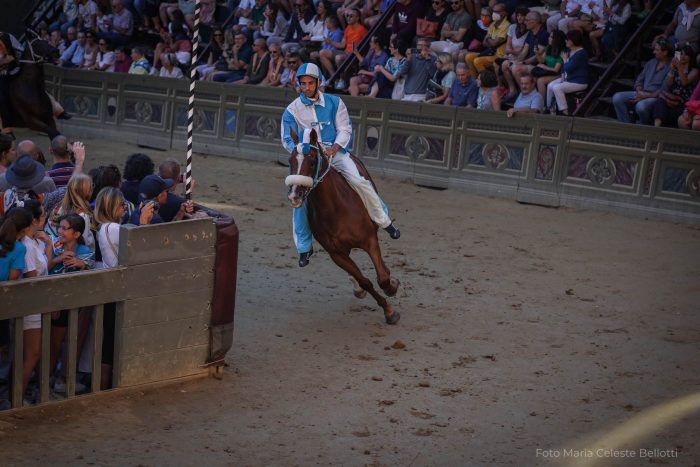 Prova generale Palio 16 agosto 2022, vince la contrada dell'Onda