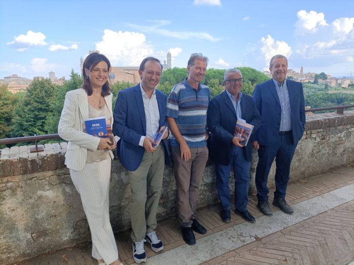 Viaggi e atti d'amore narrando il territorio: due guide su Siena presentate in Fortezza