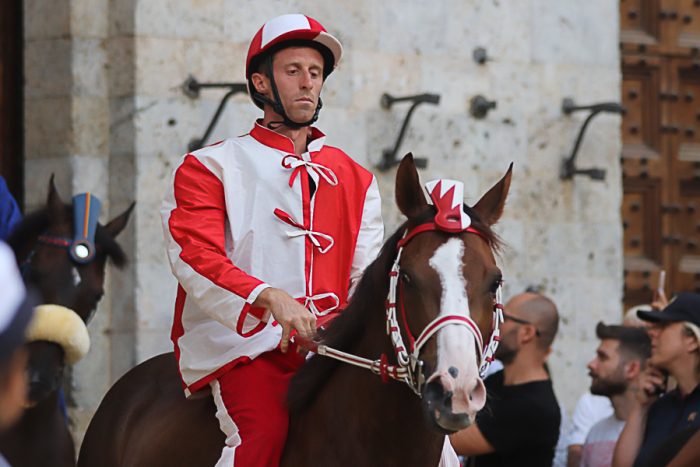 Tamurè (Giraffa) : "Correre il Palio, un'emozione che fa scoppiare il cuore"