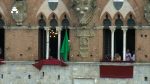 Palio di Siena, la pioggia ferma tutto: si corre domani