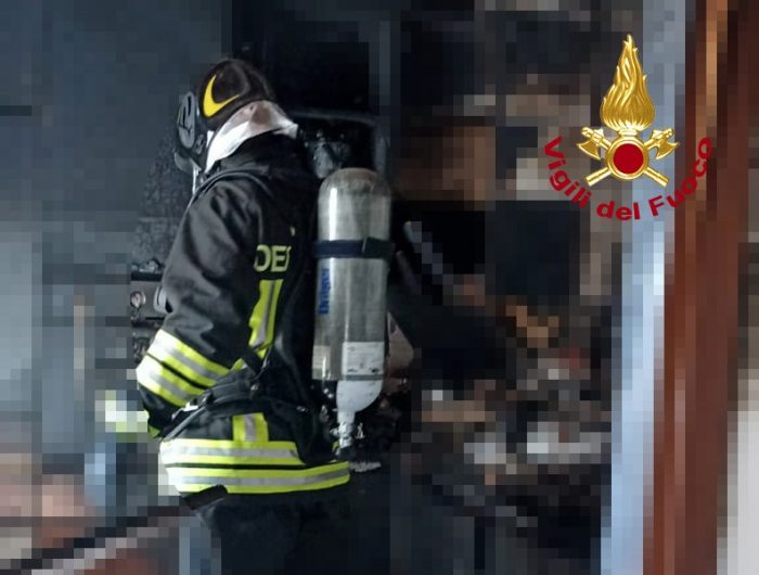 Montalcino, incendio divampa in un appartamento in Via dell'Aietta