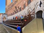 Palio di Siena, montaggio del palco delle comparse rinviato alla mattina del 14 agosto