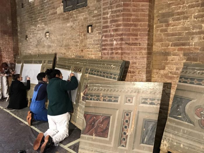 Restauro pannelli del palco di Palazzo Berlinghieri, collaborazione Comune di Siena-Scuola Edile