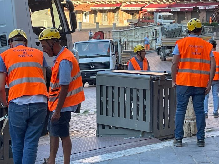 Palio: iniziato il montaggio dei palchi in Piazza del Campo
