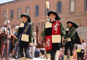 Palio di Siena 16 agosto 2025: La processione dei Ceri annullata, la celebrazione in Duomo si svolge regolarmente