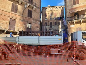 Ultime operazioni di smontaggio palchi in Piazza del Campo