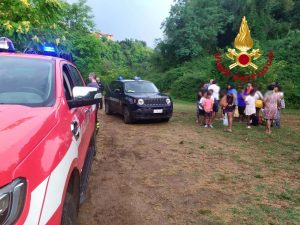 Maltempo: il fiume si ingrossa all'improvviso, gruppo di persone soccorso dai Vigili del Fuoco