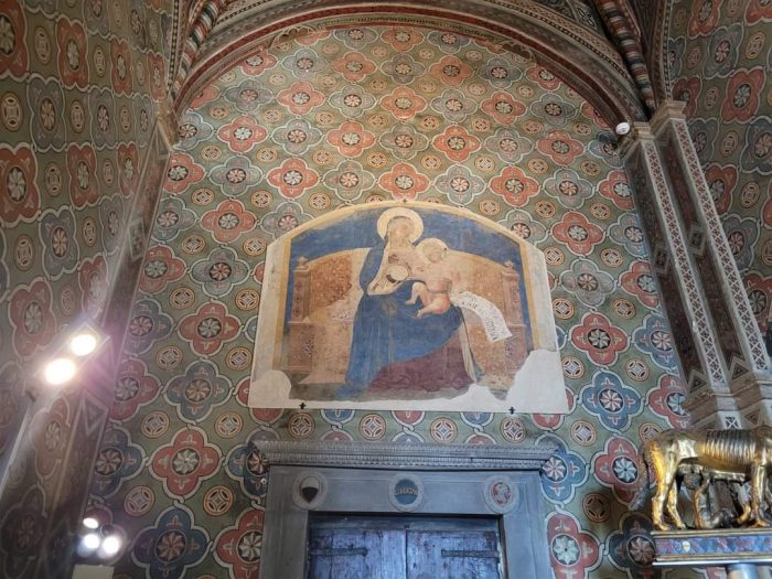 Siena: dopo il restauro, la Madonna col Bambino del Lorenzetti torna nella stanza del vestibolo