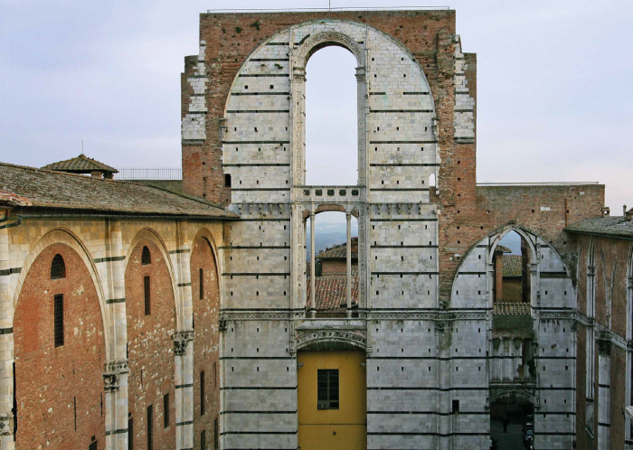 Siena, i Babbi Natale si caleranno dal Facciatone sabato 17 dicembre