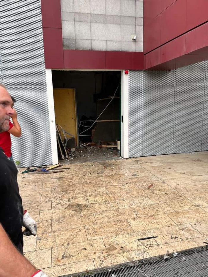 Poggibonsi, assalto esplosivo al bancomat Mps del centro commerciale
