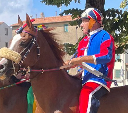 Castel del Piano: stasera il Memorial Pioli. A cavallo nel Monumento, c’è Trecciolino