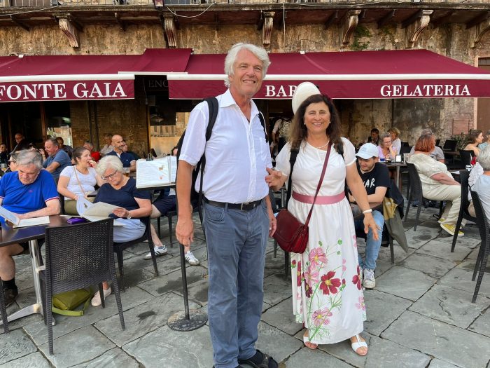 Il violoncello, un caff&egrave; e l'amore: la storia della musicista serba Sanja Uhde e il suo legame con Siena