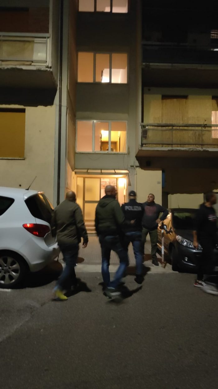 Donna morta in casa a Siena, indagini in corso della Polizia