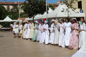 La moda sartoriale toscana in Provenza grazie agli abiti da sposa delle storiche botteghe di Cetona