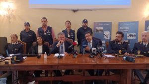 Omicidio Largo Sassetta, l'anziana strangolata con un laccio delle scarpe