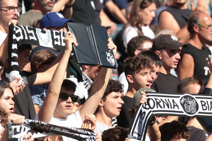Robur, successo per il regalo dei cuscini da stadio. Il bis contro il Cesena
