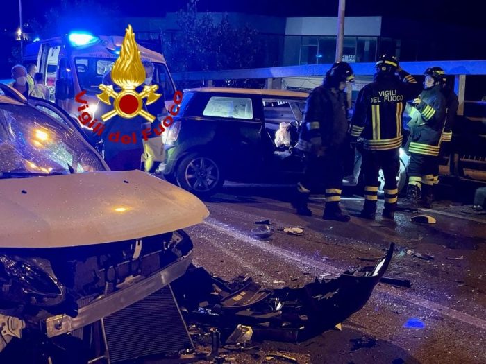 Scontro frontale a Sinalunga, tre feriti