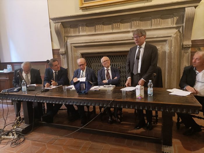 Assegnato ad Emilio Giannelli il premio "Eugenio Montale Fuori di casa"