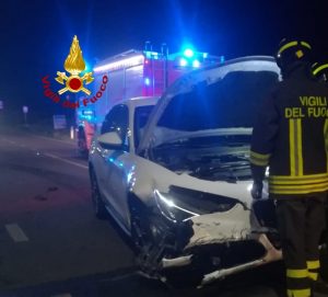 Incidente nella notte sulla Strada Provinciale Colligiana: frontale tra due auto