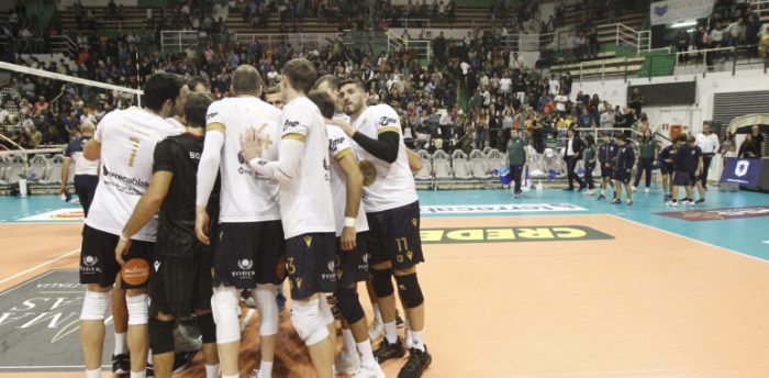 La Emma Villas Aubay Siena lotta fino alla fine, ma Modena Volley è troppo forte, vince al PalaEstra per 3-1