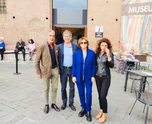 Gianna Nannini a Siena in visita alla mostra al Santa Maria della Scala