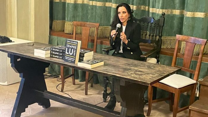 "Sempre lui, perch&eacute; Mussolini non muore mai", il libro-inchiesta di Sara Lucaroni