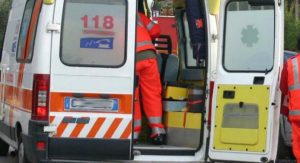 Incidente a Sinalunga, auto investe due persone