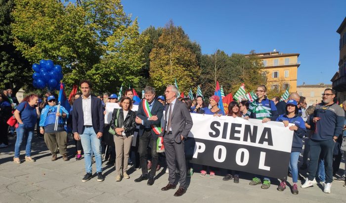 Whirpool, la città e le istituzioni al fianco dei lavoratori: "Chiediamo rispetto del lavoro e risposte certe"