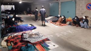 Siena, Polizia Municipale allontana 100 migranti pakistani dal parcheggio della stazione