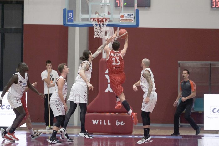 Basket: Chiusi ko 95-90, la spunta Nardò dopo un supplementare