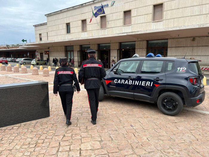 Evade dai domiciliari, prende il taxi e non paga la corsa: denunciato dai carabinieri