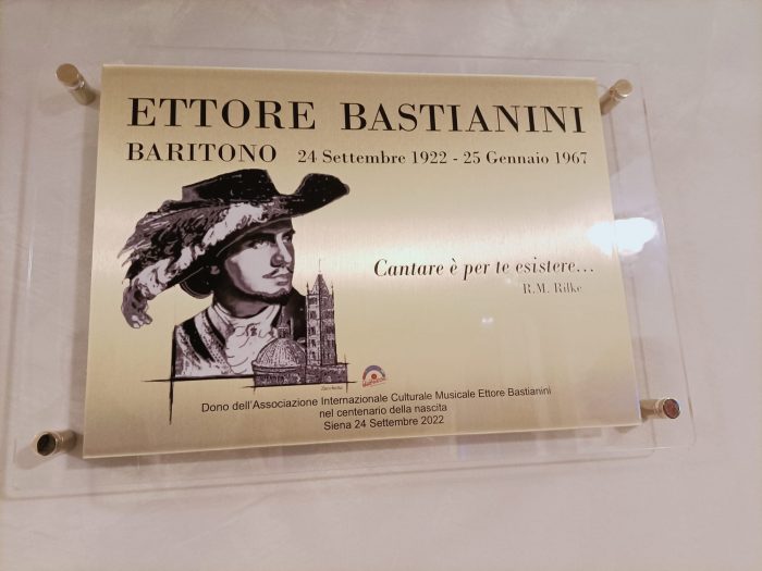 Teatro dei Rinnovati di Siena, scoperta la targa per l'intitolazione del Foyer ad Ettore Bastianini