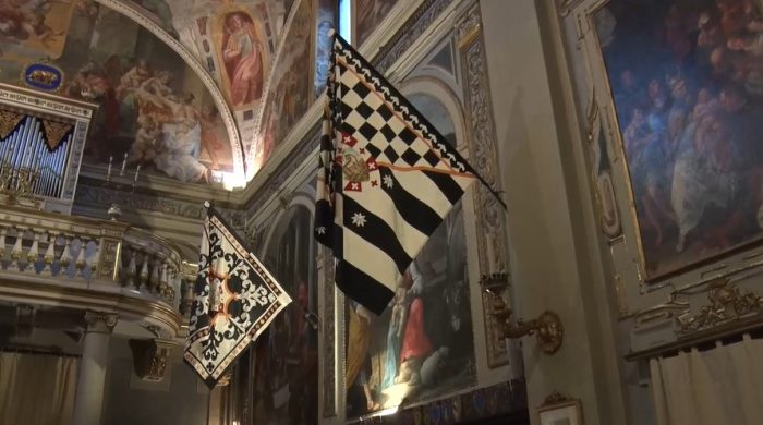 La Lupa celebra le sue bandieraie. Piperno: "Tornare alle origini per guardare al futuro, questo rende Siena unica nel mondo"