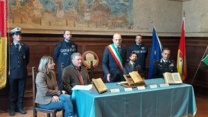 San Gimignano: recuperato un antico manoscritto rubato dalla Biblioteca comunale