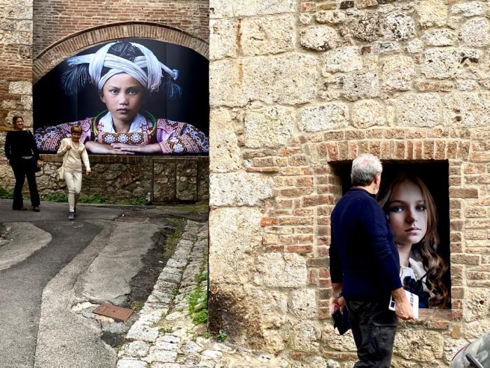 Sovicille diventa una galleria d'arte a cielo aperto con la mostra fotografica del Creative Photo Awards