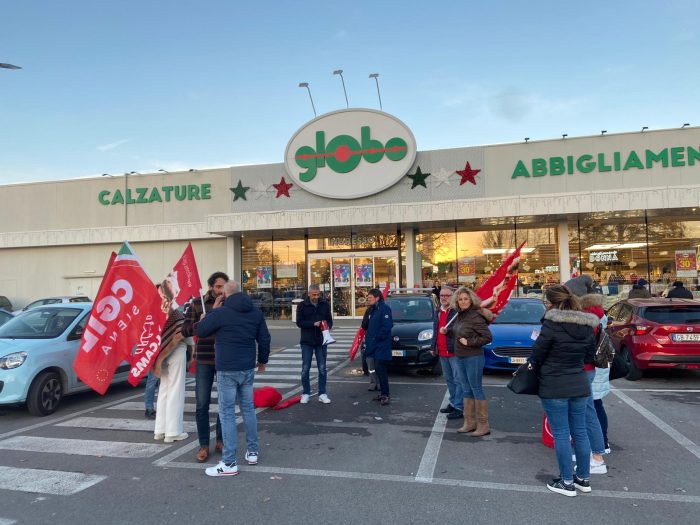 Colle di Val d'Elsa, presidio dei lavoratori di Globo: senza risposte al via lo sciopero