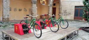 Chiusi, si accendono le luminarie pedalando in piazza Duomo