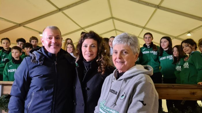 Inaugurata la pista del ghiaccio alla Lizza