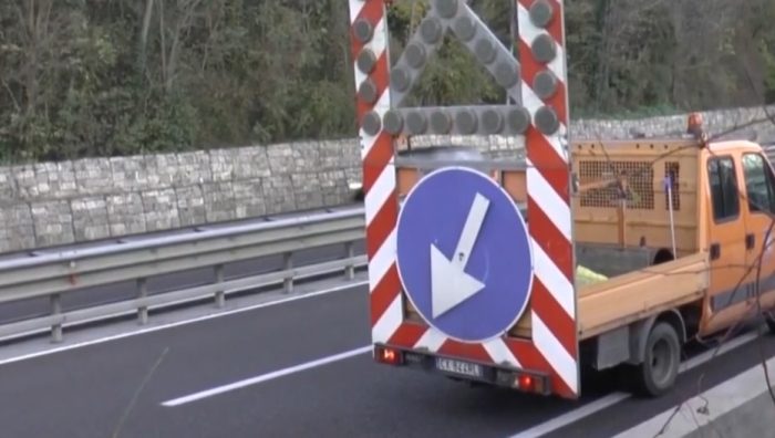 Accertamenti tecnici sui viadotti, restringimento di carreggiata sulla Siena-Firenze