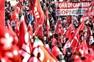 Sciopero generale domani in Toscana: a Siena presidio in Piazza Salimbeni di lavoratori e pensionati